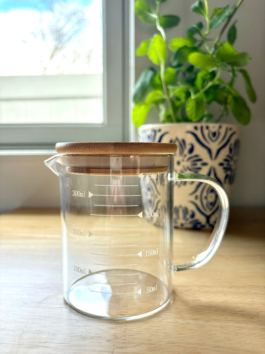 European Measuring Cup with Bamboo Lid